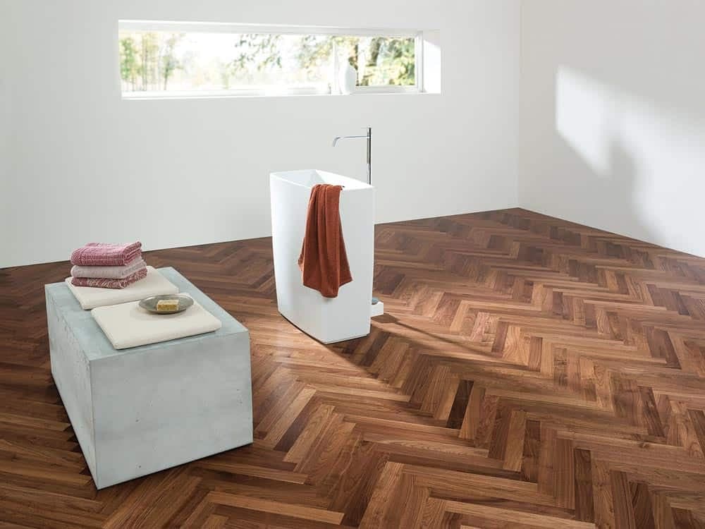 Sand-toned oak herringbone floor woven at ninety degrees